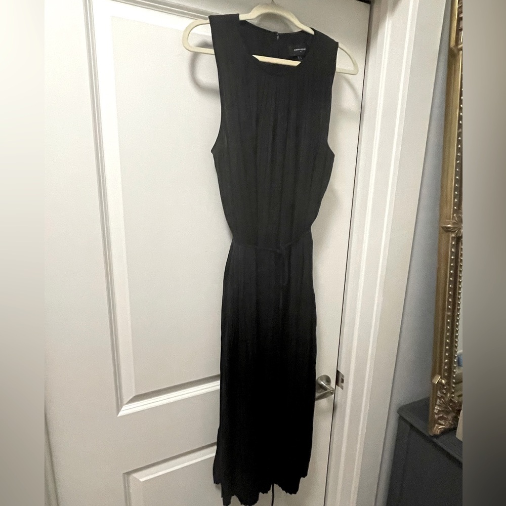 Banana Republic NWT never worn  black pleated midi  dress
